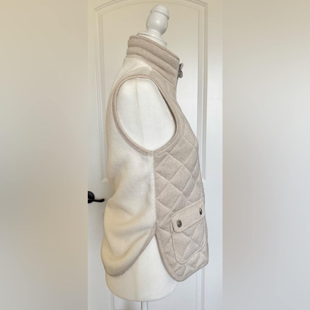 Abercrombie Women's Quilted & Fleece Beige Cream Vest - Picture 5 of 8